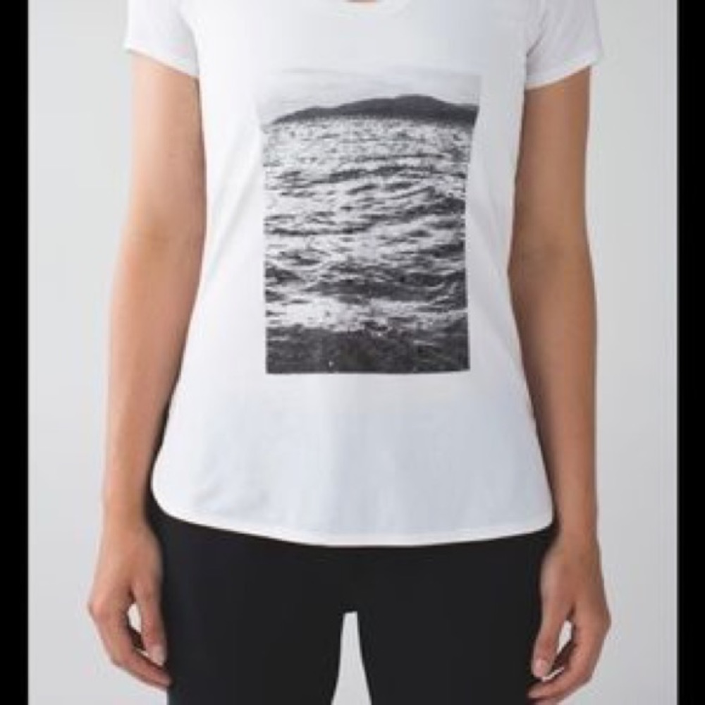 LULULEMON graphic white tshirt soft material